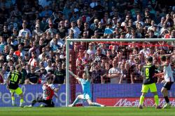 开云体育中国-阿贾克斯队在比赛中力压对手