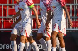 开云体育APP下载-法兰克福客场逼平了RB莱比锡，双方并驾齐驱