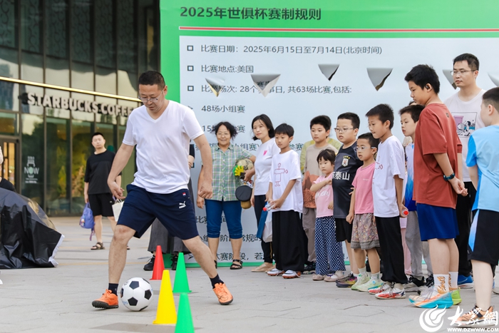 足球场上的精彩表现令人拍案叫绝