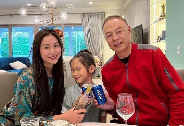 包含欧洲赛场实力明星不断崛起，版图逐渐丰富多彩的词条