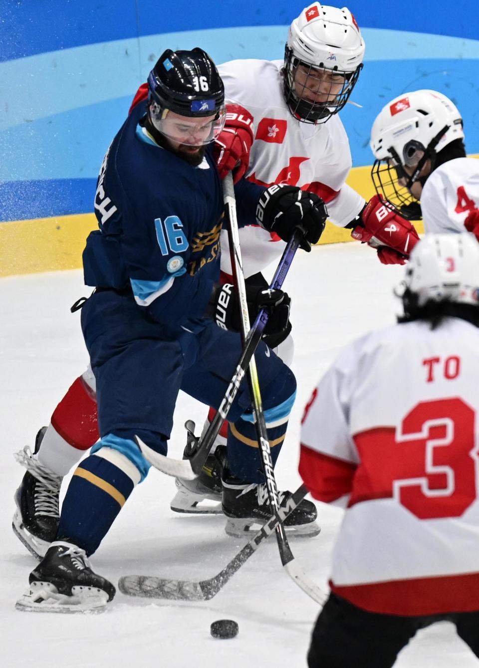 加拿大冰球队士气高昂，获得冠军头衔