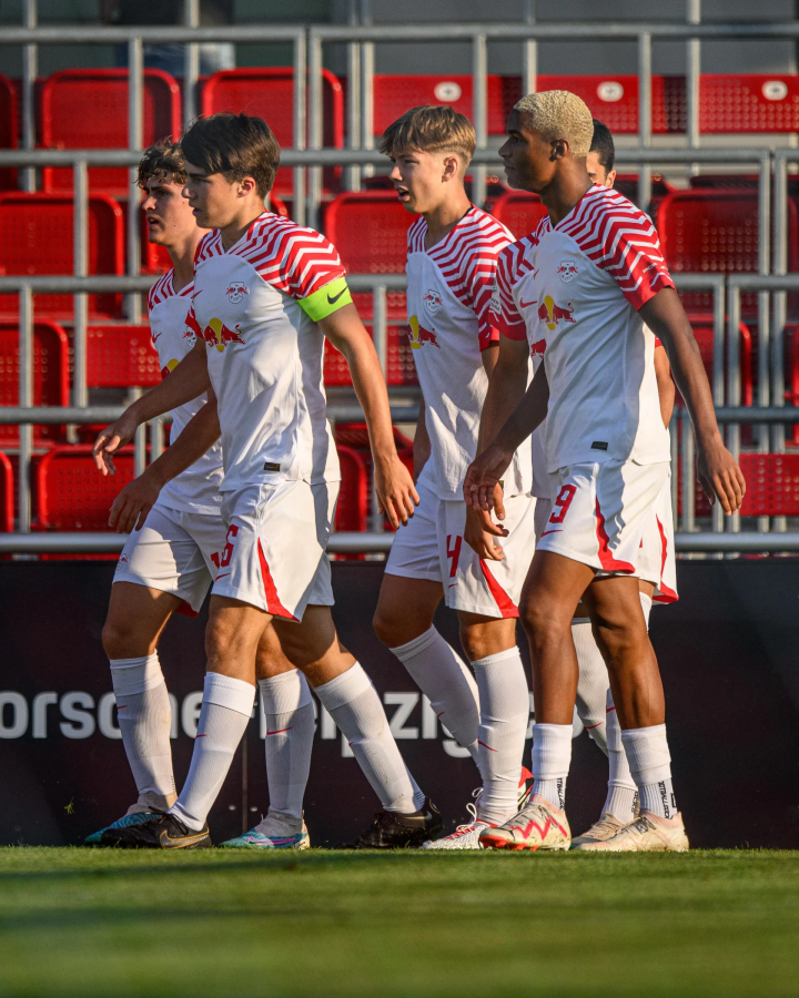 法兰克福客场逼平了RB莱比锡,双方并驾齐驱 法兰克福客场逼平了RB莱比锡,双方并驾齐驱