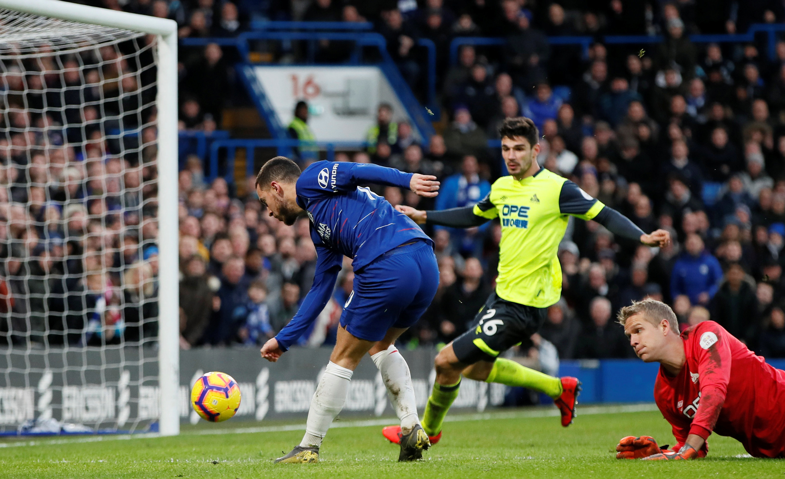 关于切尔西攻入制胜一球，稳坐英格兰足球联赛榜首位置的信息