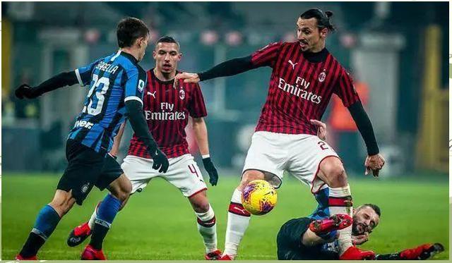 包含米兰城市德比战平落幕，AC米兰名列榜首的词条