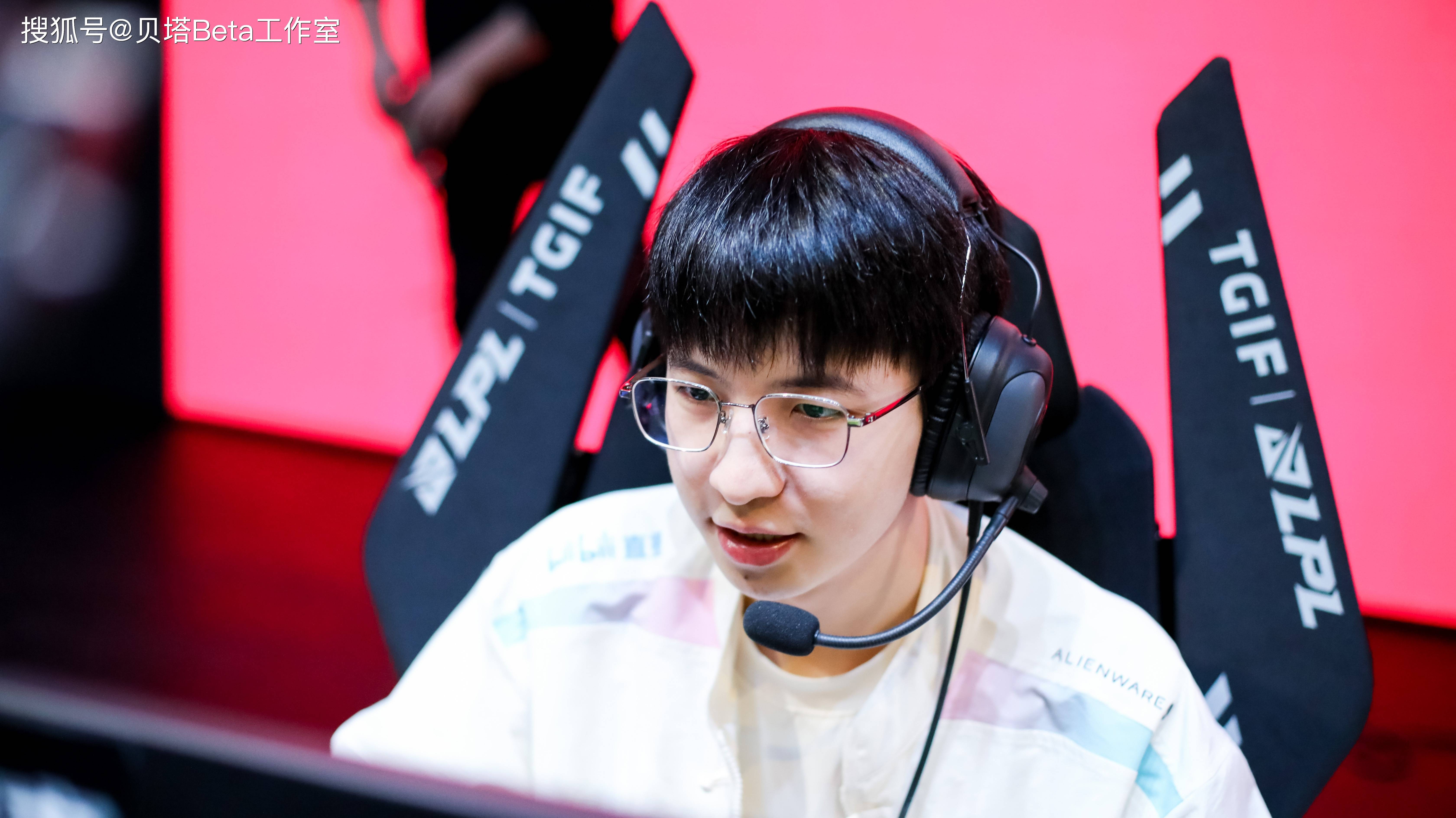 包含JDG血洗RNG,Keria打出惊人五杀宿敌对决入围赛,点燃全场激情的词条 包含JDG血洗RNG,Keria打出惊人五杀宿敌对决入围赛,点燃全场激情的词条