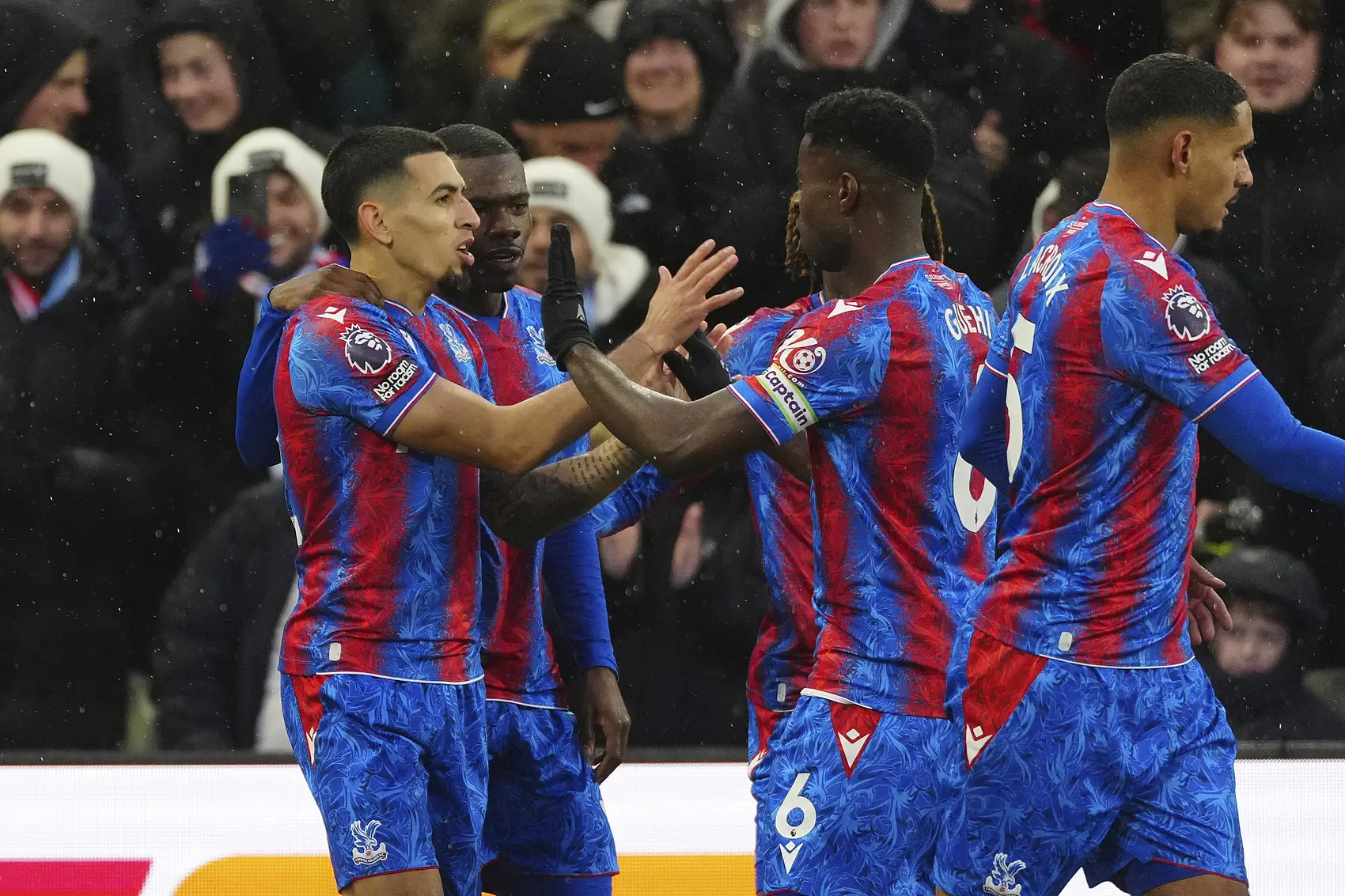 包含英格兰队碾压奥地利队，马龙统治全场的词条