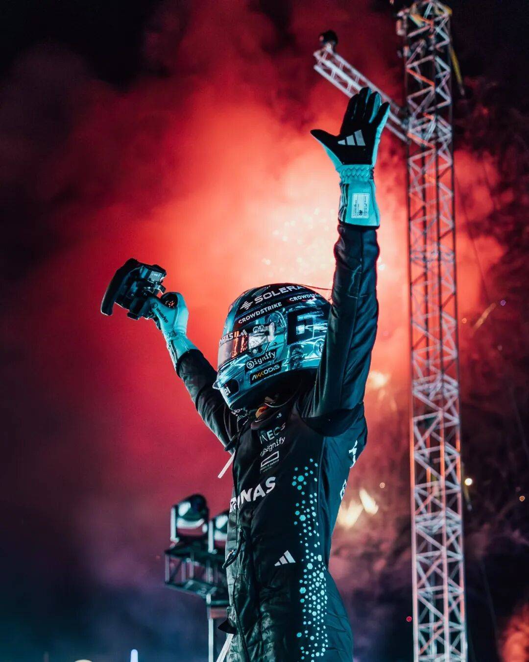 阿斯顿马丁翻盘迈凯伦，拉塞尔刷新纪录的简单介绍